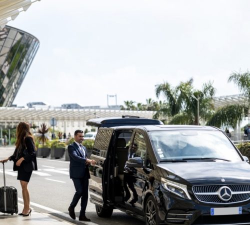 5-good-reasons-to-use-a-limo-service-for-your-airport-transfers_pd40106w2440h1500rcrop_559